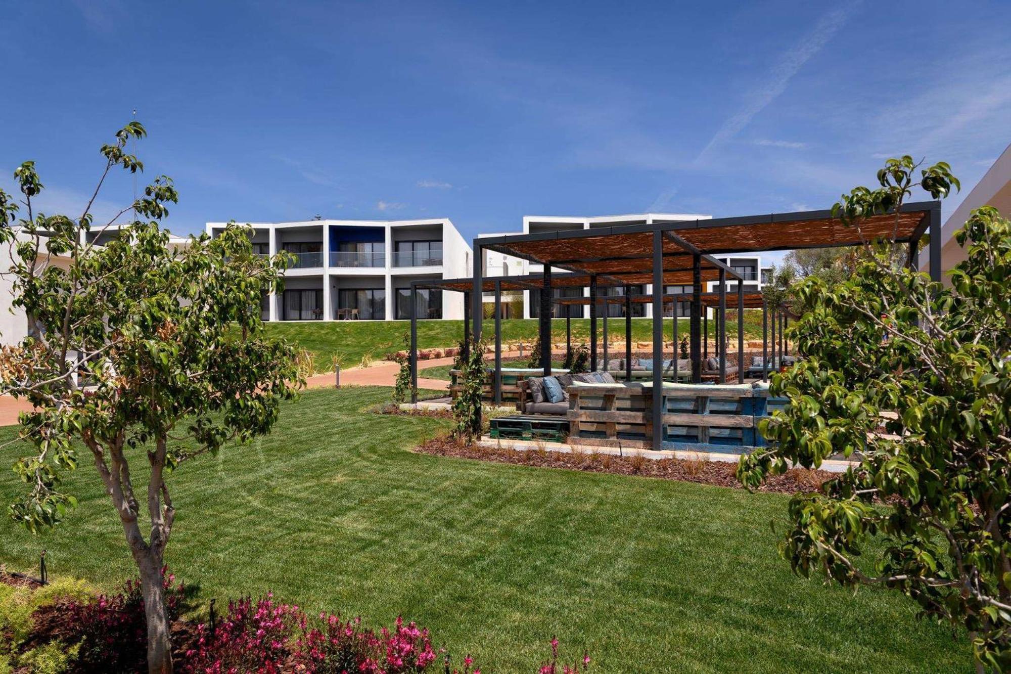 Hotel Tivoli Alvor Algarve Zewnętrze zdjęcie Residential neighborhood